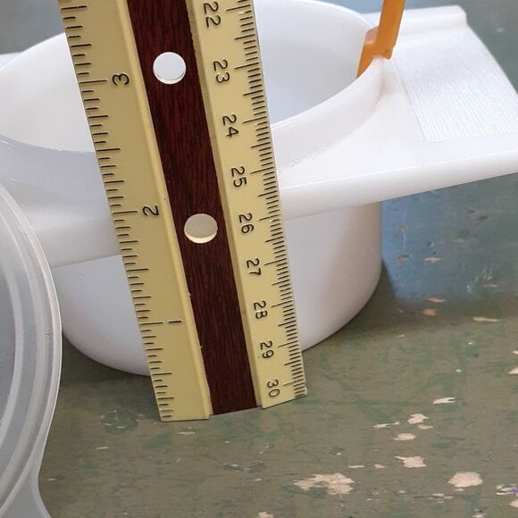 3 pc. Tupperware #405-2 divided tray, 11-909 relish dish, 732-1 condiment server - Picture 13 of 16